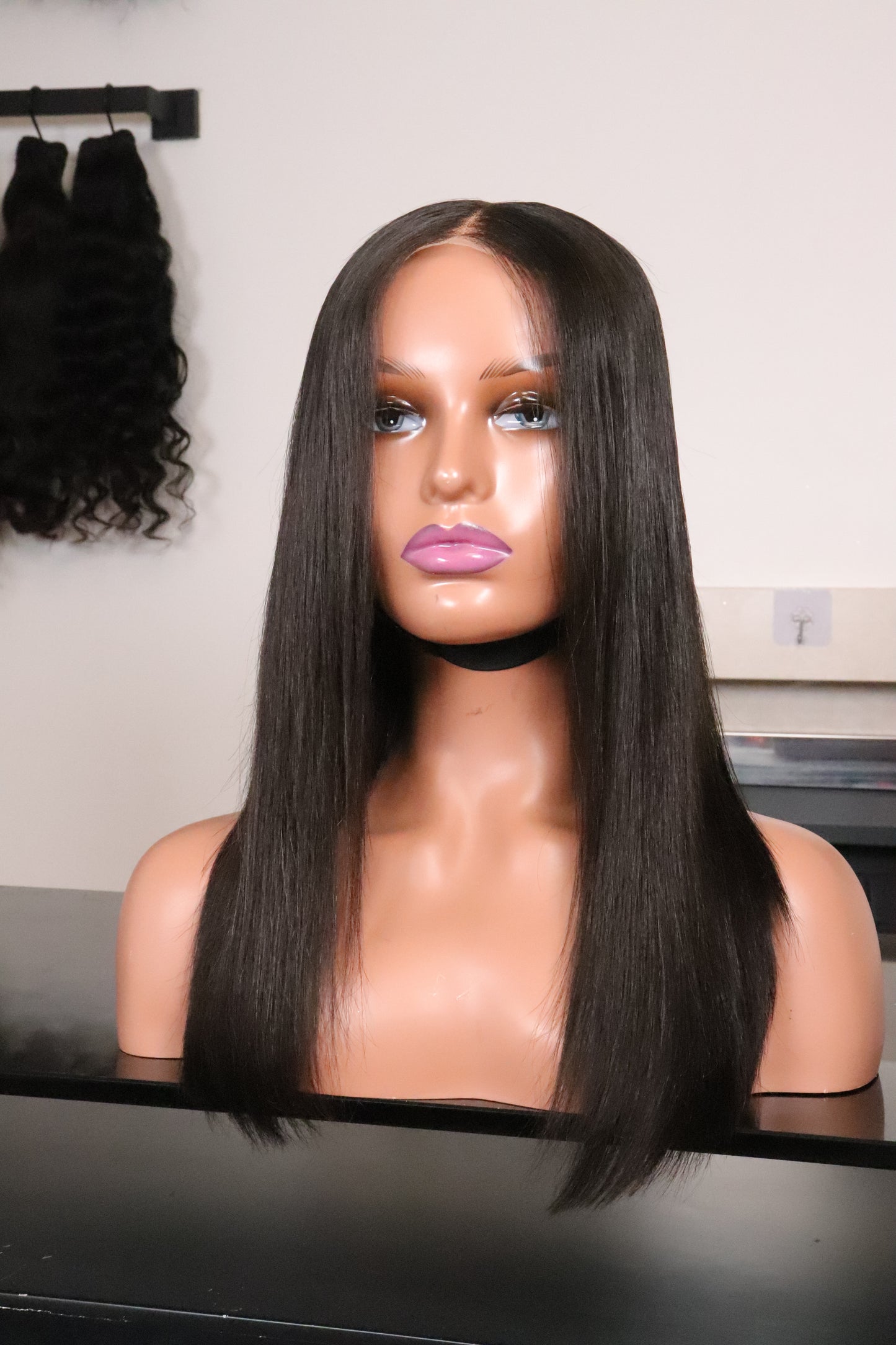 MIA | BOB CLOSURE WIG